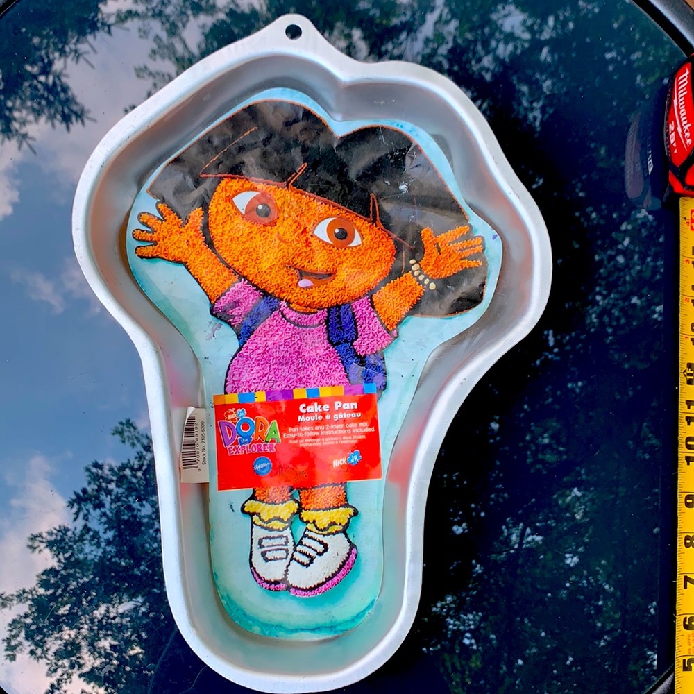 WILTON Dora the Explorer cake pan